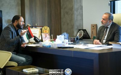 رئيس جامعة بنغازي يجتمع مع رئيس لجنة متابعة المجلات العلمية لبحث آليات تطوير النشر الأكاديمي