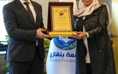 تكريم رئيس جامعة بنغازي تقديرًا لجهوده المخلصة وعطائه اللامحدود