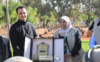 كلية الآداب والعلوم الواحات تكرّم المهندس بالقاسم خليفة حفتر بدرع البناء لدعمه مشاريع الإعمار