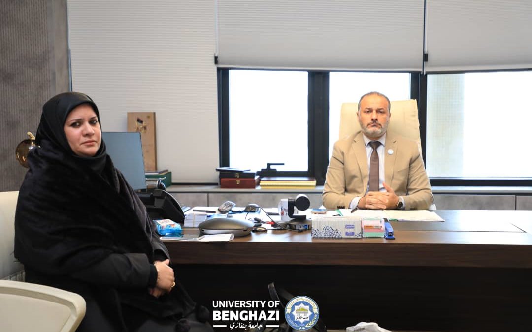 رئيس جامعة بنغازي يناقش آلية فتح برامج الدراسات العليا بكلية الصحة العامة