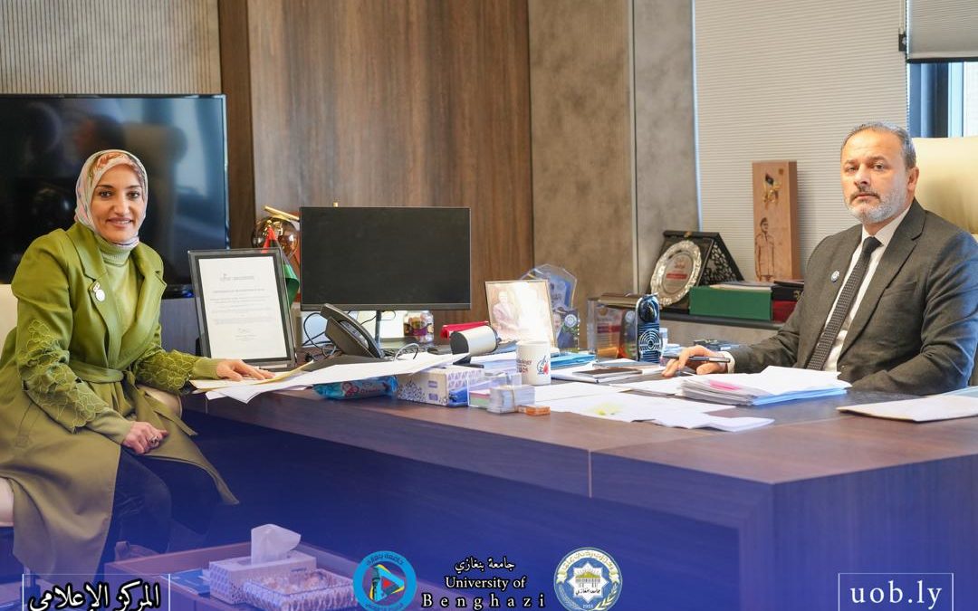 رئيس جامعة بنغازي يعقد اجتماعاً مع حاضنة أعمال الجامعة