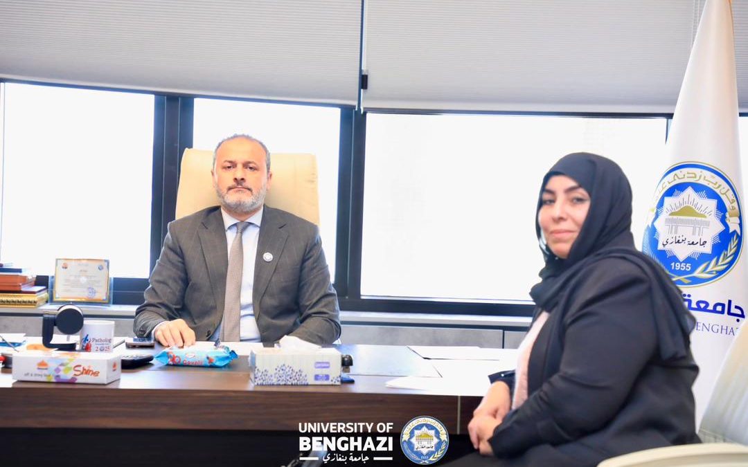 جامعة بنغازي تبحث إطلاق برنامج دكتوراه بقسم اللغة الفرنسية