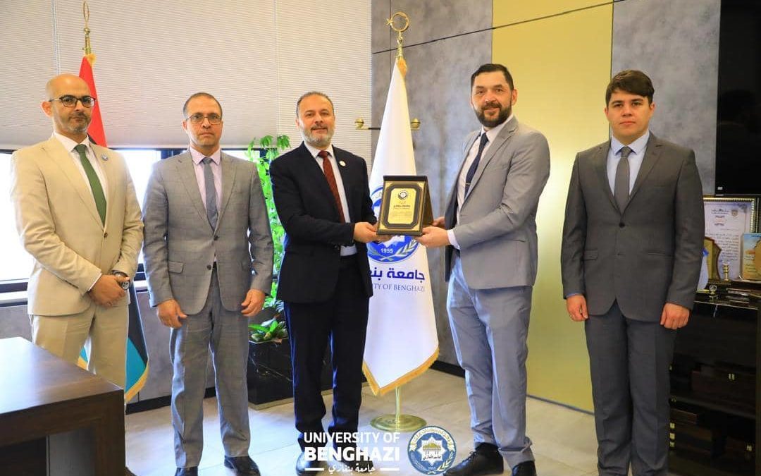 جامعة بنغازي تبحث تعزيز التعاون الأكاديمي مع البيت الثقافي الروسي وتقرّ برنامج تبادل طلابي