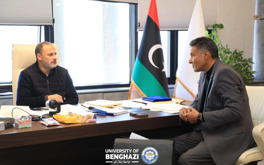 رئيس جامعة بنغازي يلتقي عميد كلية الهندسة والنفط جالو لمتابعة سير العملية الأكاديمية والبحثية