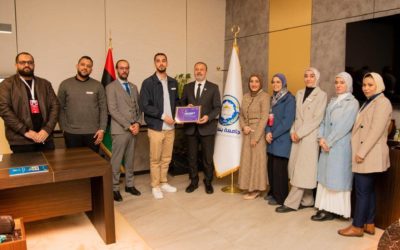 رئيس جامعة بنغازي يكرّم فريق DecibeLY لمشاركته في مؤتمر السمعيات العالمي بسيول 2026 وحصوله على اعتراف من منظمة الصحة العالمية
