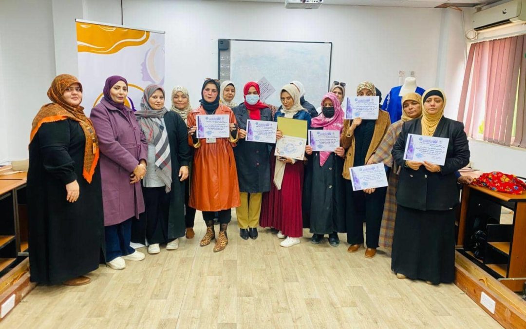 التمكين الاقتصادي للمرأة محور دورة الخياطة بجامعة بنغازي