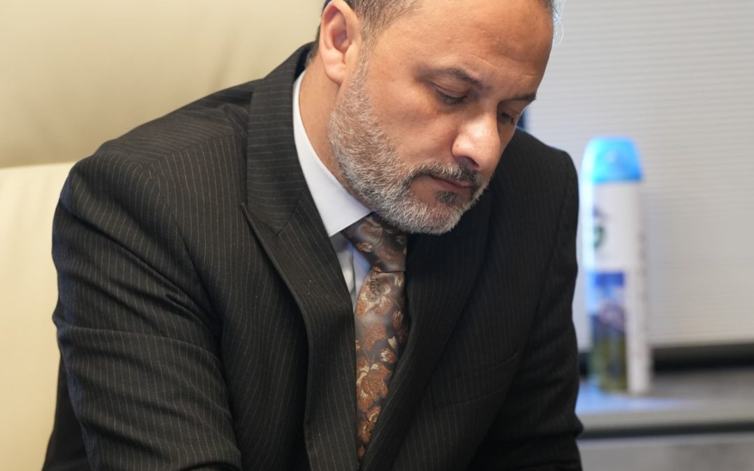 رئيس الجامعة يناقش أوضاع كلية الآداب والعلوم – الواحات