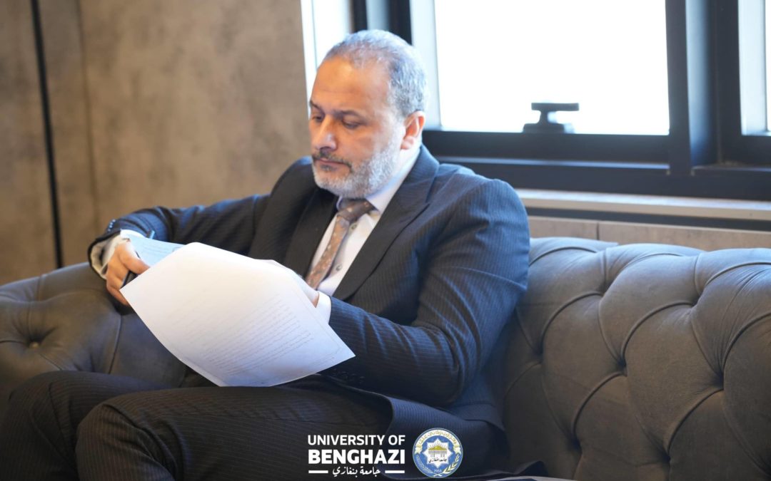 رئيس جامعة بنغازي يشيد بدعم صندوق التنمية والإعمار أثناء متابعة تجهيز مبنى كلية طب الأسنان