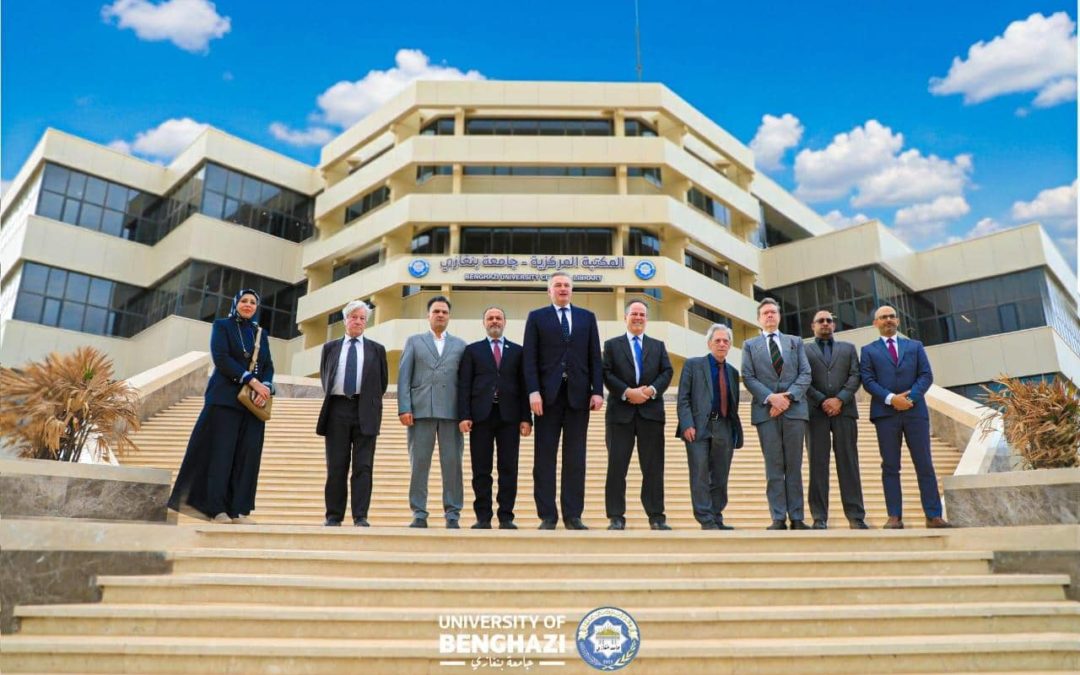 رئيس جامعة بنغازي يستقبل وفدًا بريطانيًا رفيع المستوى لتعزيز التعاون الأكاديمي والبحثي