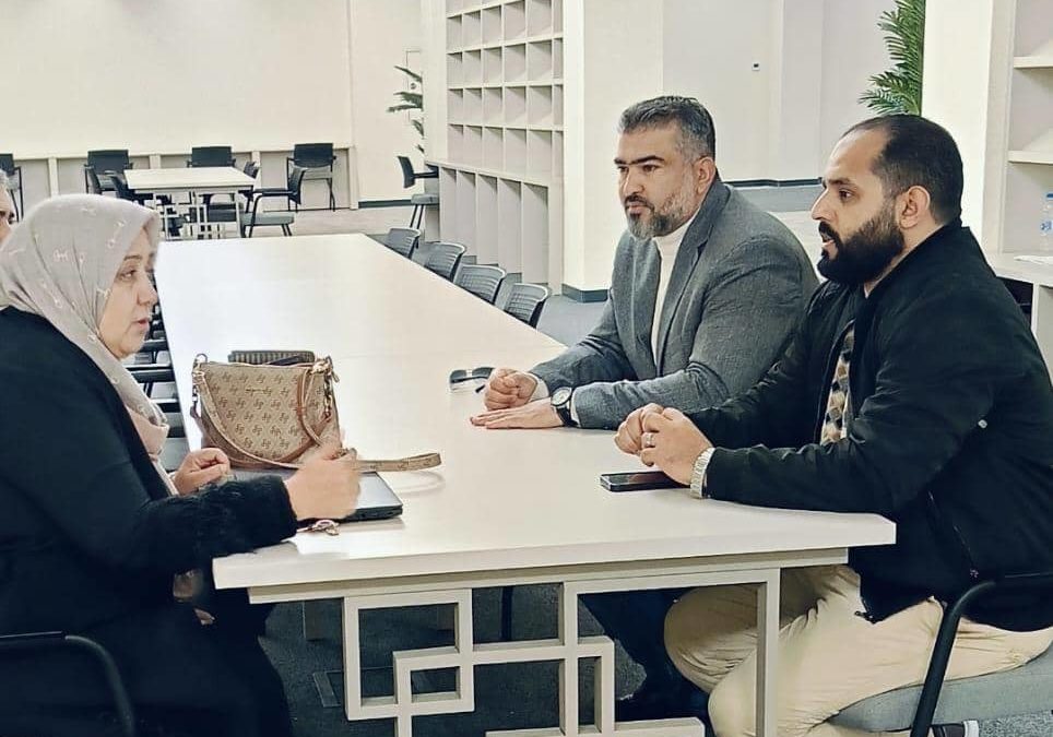 اجتماع تنظيمي لبحث التجهيزات التقنية واللوجستية بمقر المكتبة المركزية بالجامعة