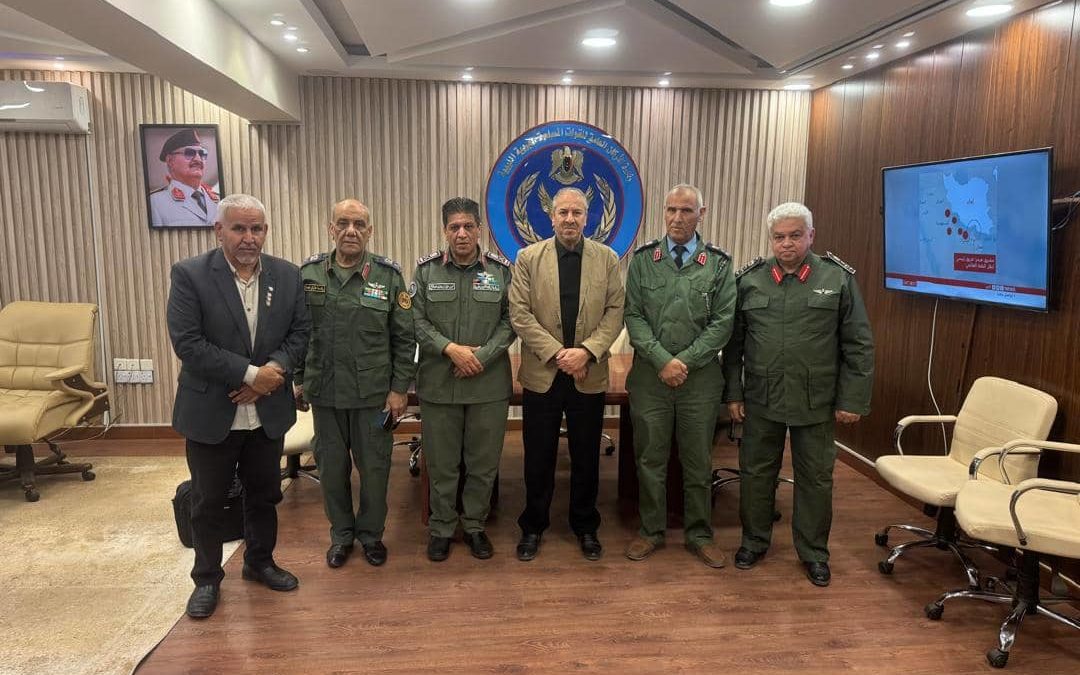 تعاون بين مركز اللغات بجامعة بنغازي ورئاسة أركان القوات الجوية