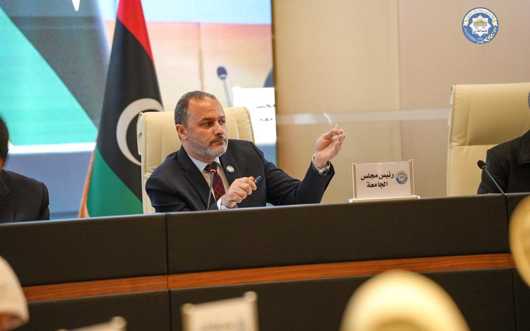 مجلس جامعة بنغازي يناقش تطوير الأداء الأكاديمي والإداري ويعتمد حزمة من الأدلة التنظيمية