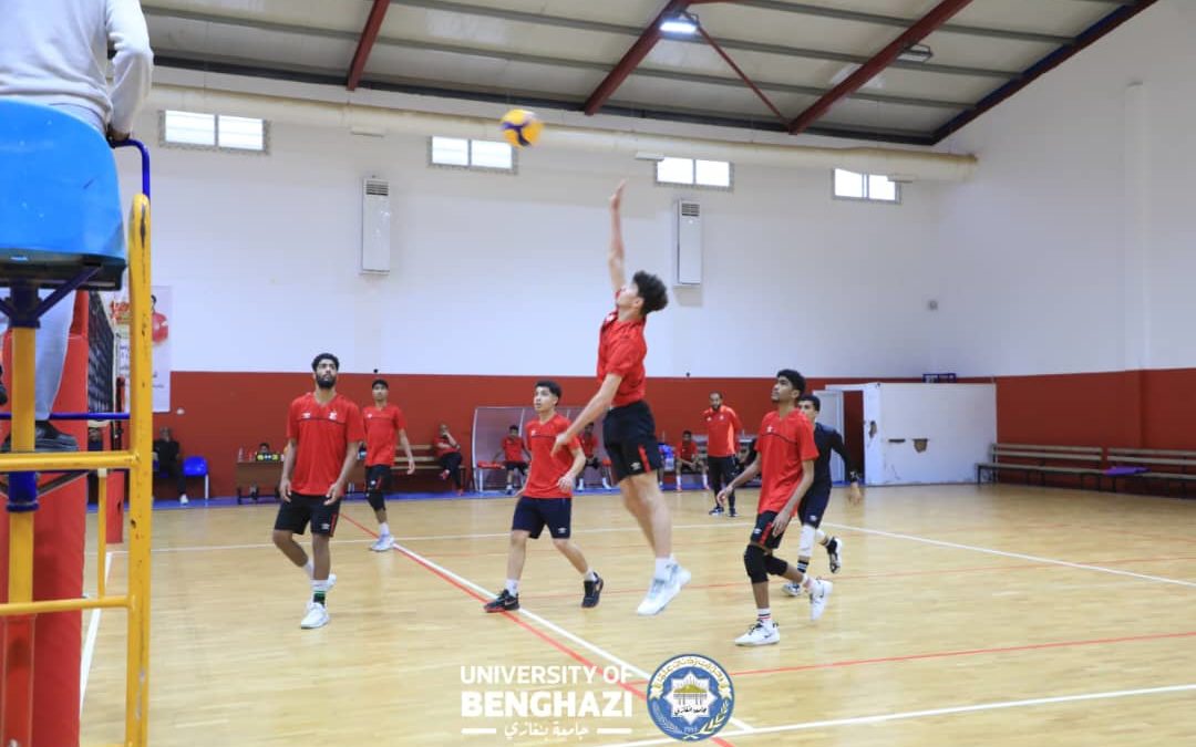 منتخب جامعة بنغازي لكرة الطائرة يواصل استعداداته بقاء ودي أمام الأهلي بنغازي