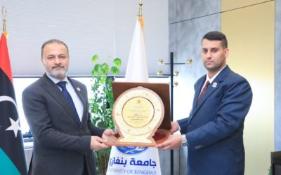 لجنة امتحانات الترقية للضباط  تُكرم رئيس الجامعة د. عزالدين الدرسي