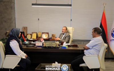 رئيس جامعة بنغازي يطّلع على خطة التحول الرقمي بمكتبة الجامعة