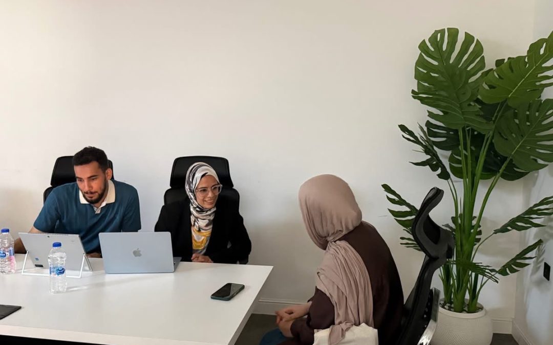 حاضنة أعمال جامعة بنغازي ترعى المقابلات الشخصية للمتقدمين للانضمام إلى فريق DecibeLY