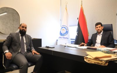 الكاتب العام لجامعة بنغازي يبحث مع مدير مكتب الحرس الجامعي سير العمل وخطط التطوير المستقبلية
