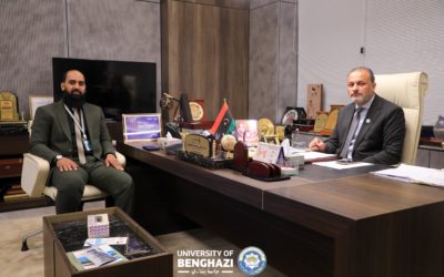 رئيس جامعة بنغازي يجتمع مع إدارة الحرس الجامعي ويتابع الاستعدادات الأمنية لافتتاح الجامعة