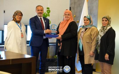 اللجنة العلمية الاستشارية للخدمة الاجتماعية ومكتب الخدمة الاجتماعية يكرّمان رئيس جامعة بنغازي