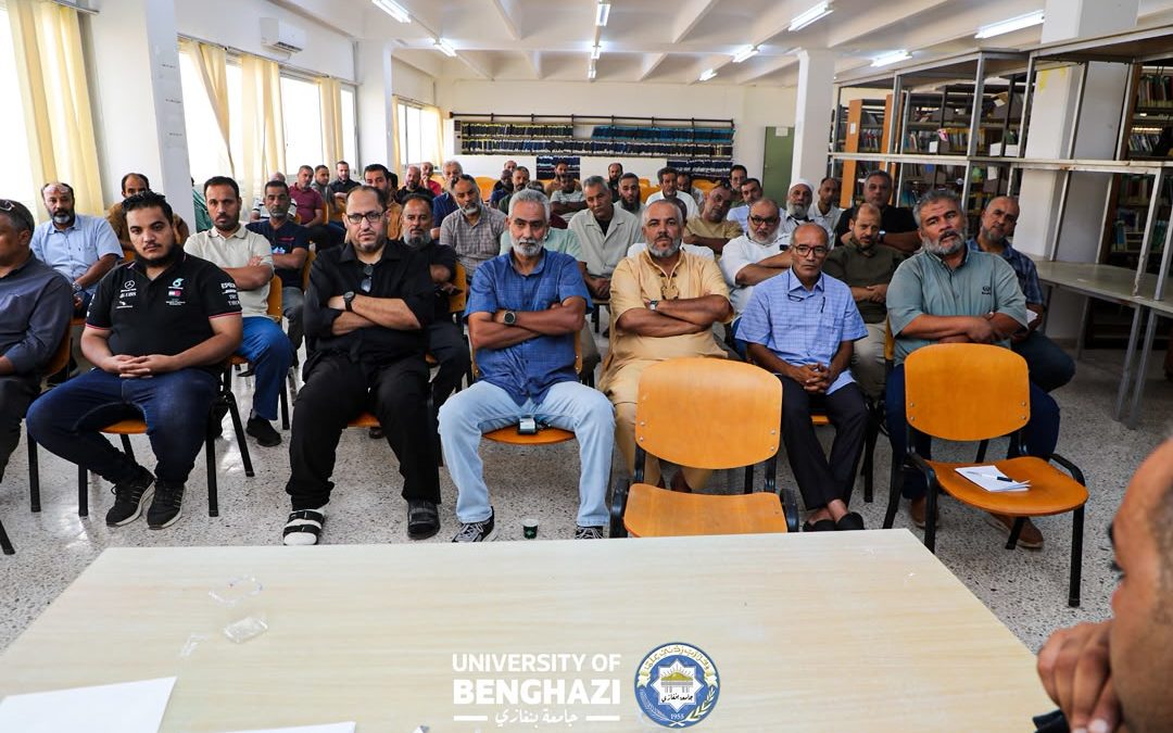 اجتماع لمتابعة استعدادات استقبال الطلبة الجدد بالبيوت الداخلية