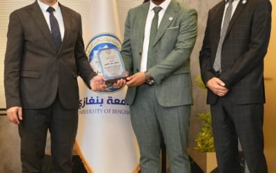 جامعة بنغازي تكرّم الأستاذ سراج سعد هارون تقديراً لجهوده وعطائه