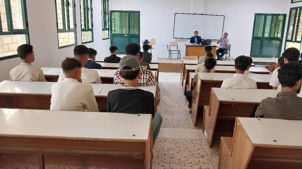 جامعة بنغازي تنظم محاضرة إرشادية للطلبة الجدد بكلية الاقتصاد – فرع الأبيار