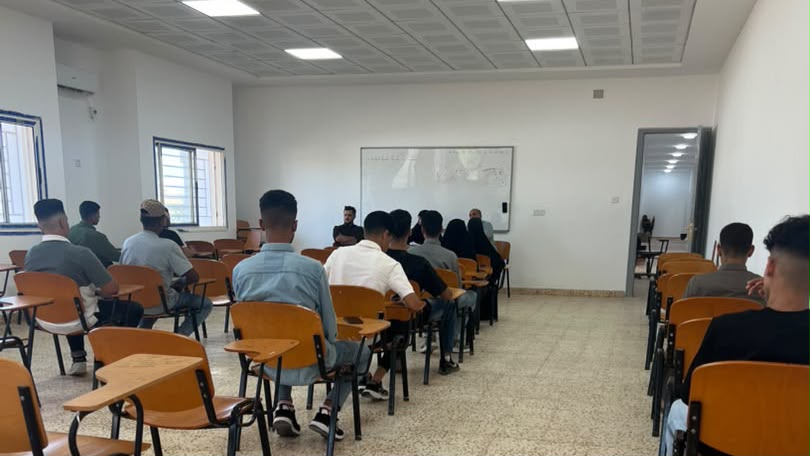 جامعة بنغازي تنظّم محاضرة إرشادية لطلبة كلية الاقتصاد – فرع توكرة