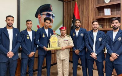 جامعة بنغازي تحظى بتكريم الأمين العام للقيادة العامة تقديرًا لإنجازها الرياضي
